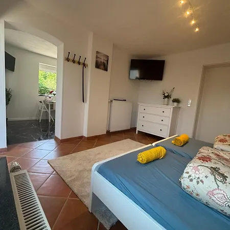 Modernes Mit Parkplatz *