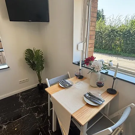 Modernes Mit Parkplatz Lägenhet