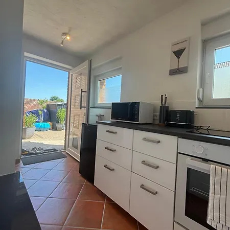 Modernes Mit Parkplatz Lägenhet